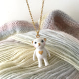 Small Teddy Bear Porcelain necklace with gold heart or star pattern .. Petit ourson collier en porcelaine motif coeur ou étoile or