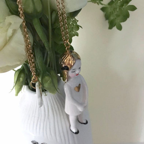 Eleonore Porcelain doll necklace -heart pattern .. Eleonore sautoir poupée en porcelaine motif coeur