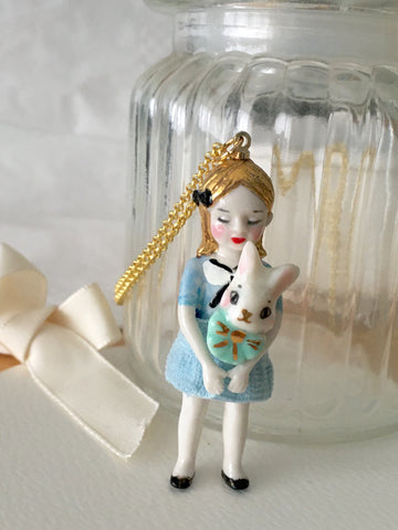 Alice in Wonderland: porcelain doll necklace  .. Alice: sautoir poupées en porcelaine