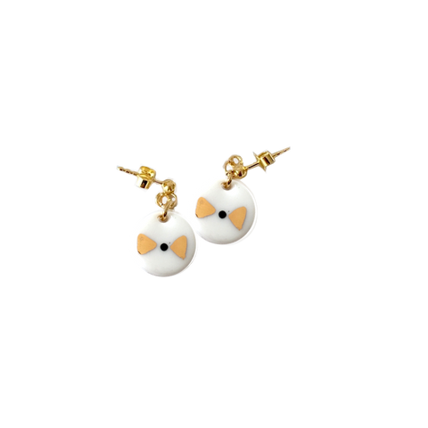 Bow-Tiny porcelaine earrings .. Noeud or-boucles d'oreilles en porcelaine