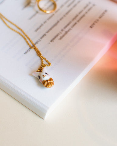 gold porcelain rabbit necklace .. collier mini lapin or en porcelaine