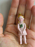 porcelain necklace-Pink doll and clove-  .. collier en porcelaine - poupée rose et trèfle