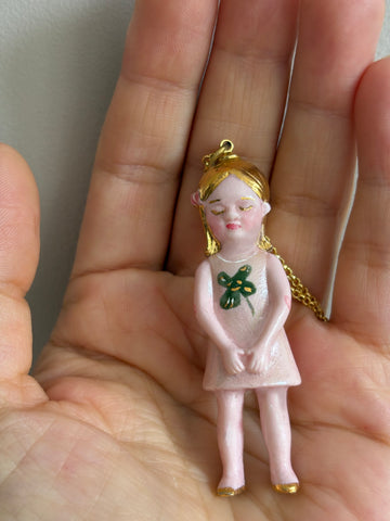 porcelain necklace-Pink doll and clove-  .. collier en porcelaine - poupée rose et trèfle