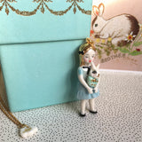 Alice in Wonderland: porcelain doll necklace  .. Alice: sautoir poupées en porcelaine